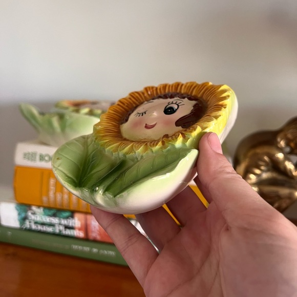 Vintage sunflower wall pockets - Picture 4 of 12